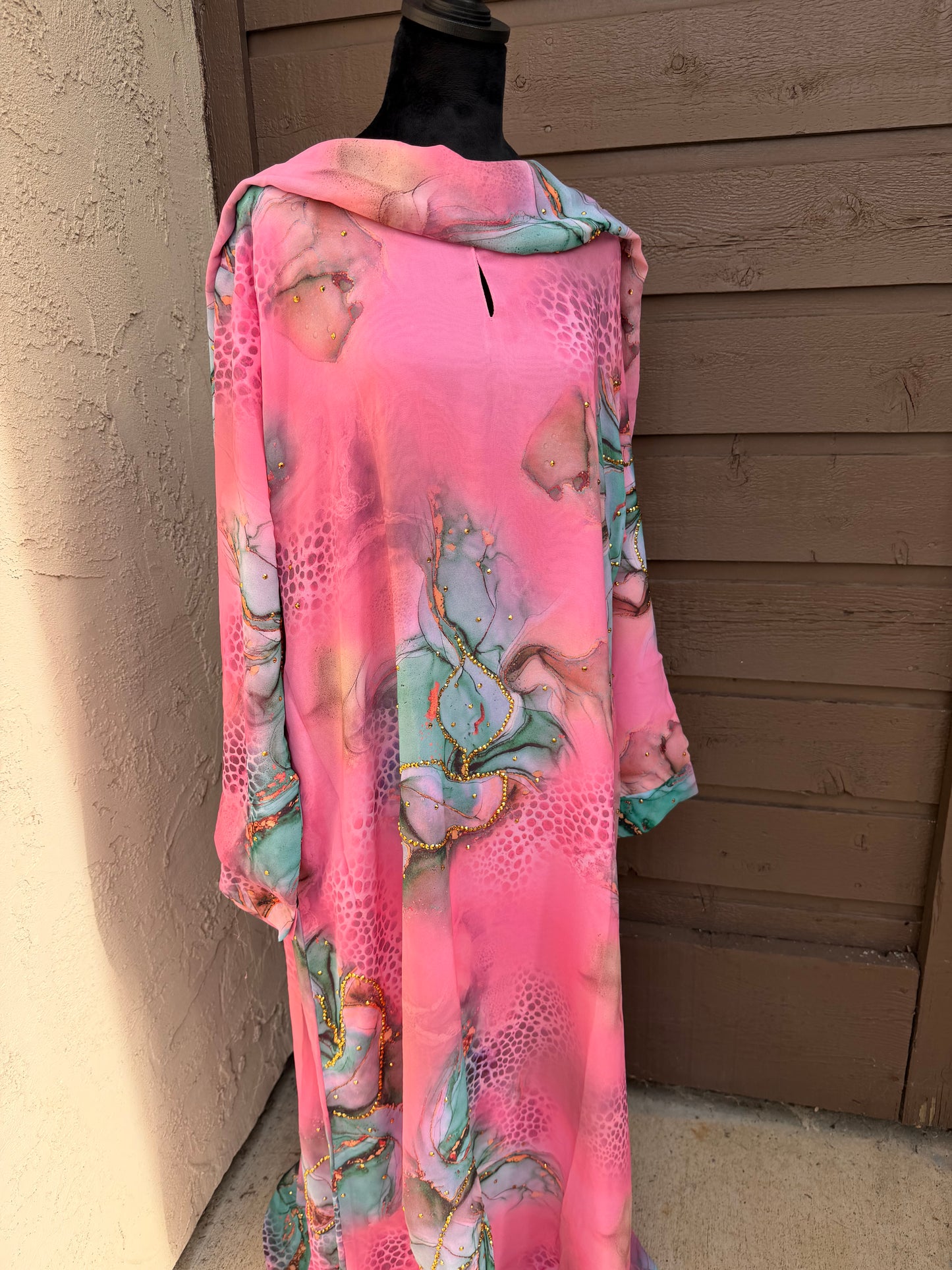 (Rosewater - closed abaya