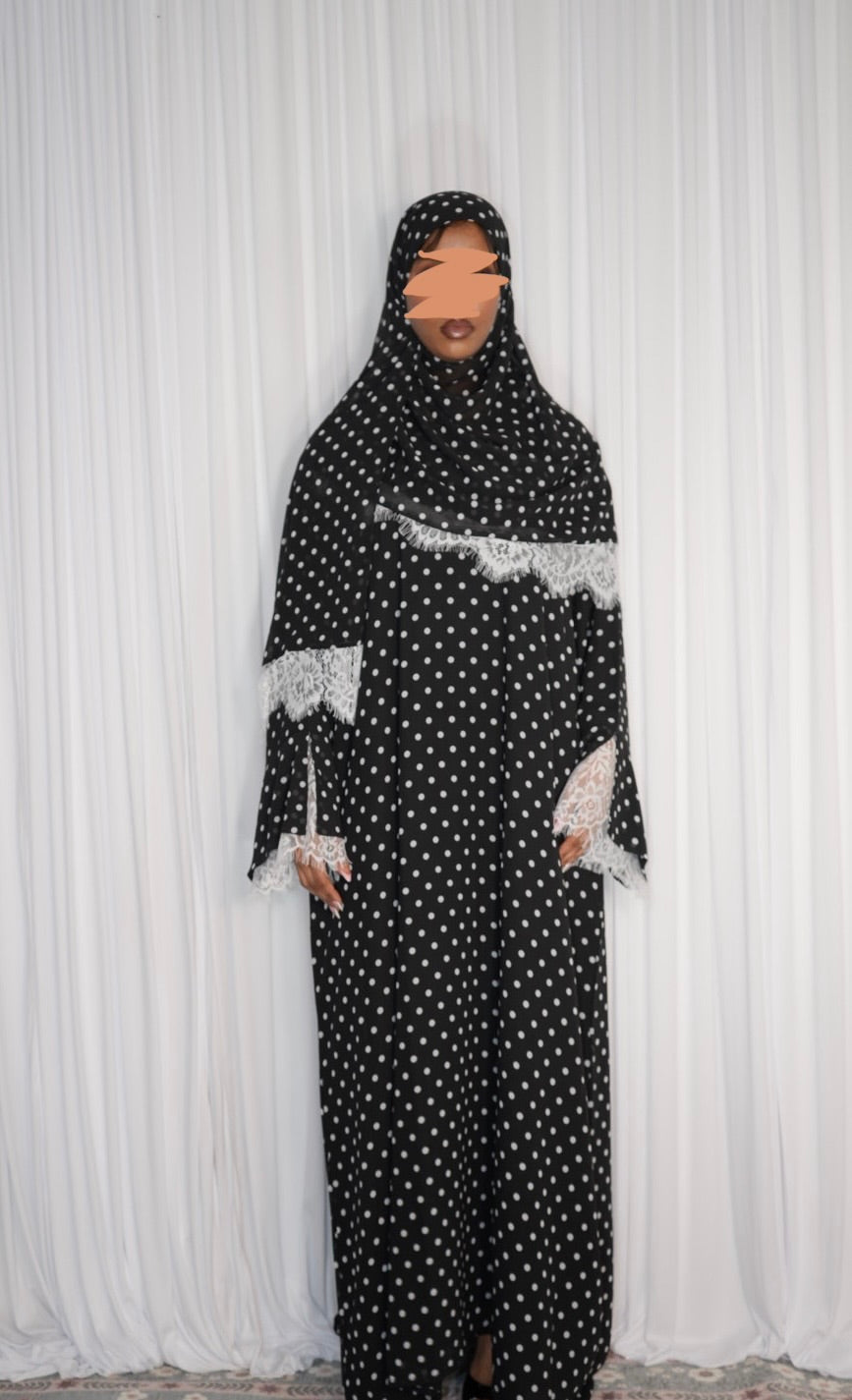 Lace noir ( closed abaya)