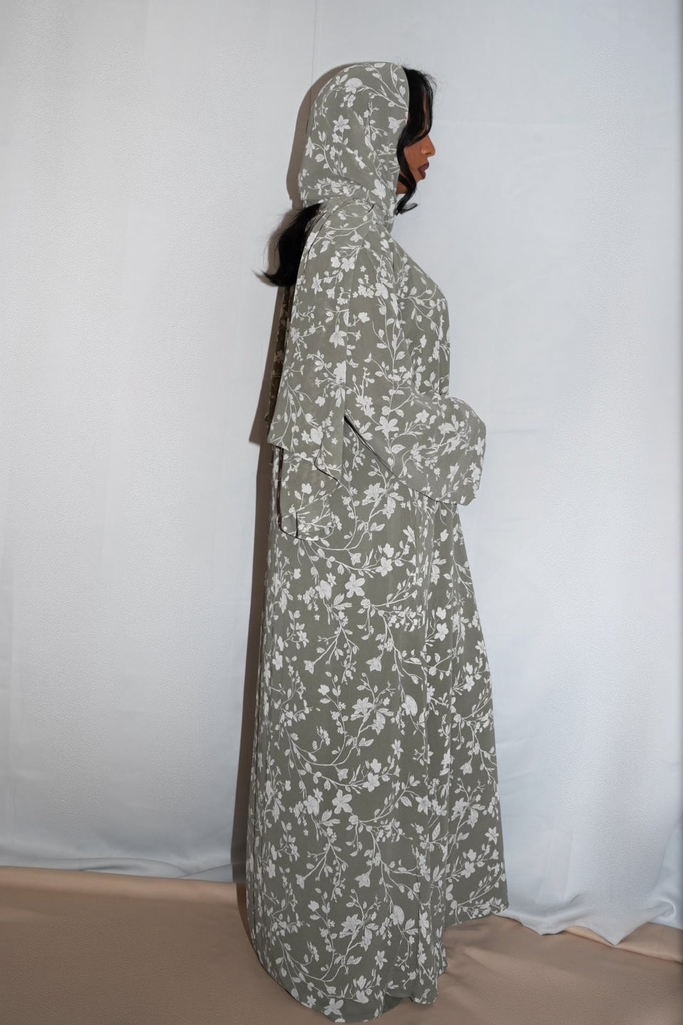 Ice bloom - closed abaya