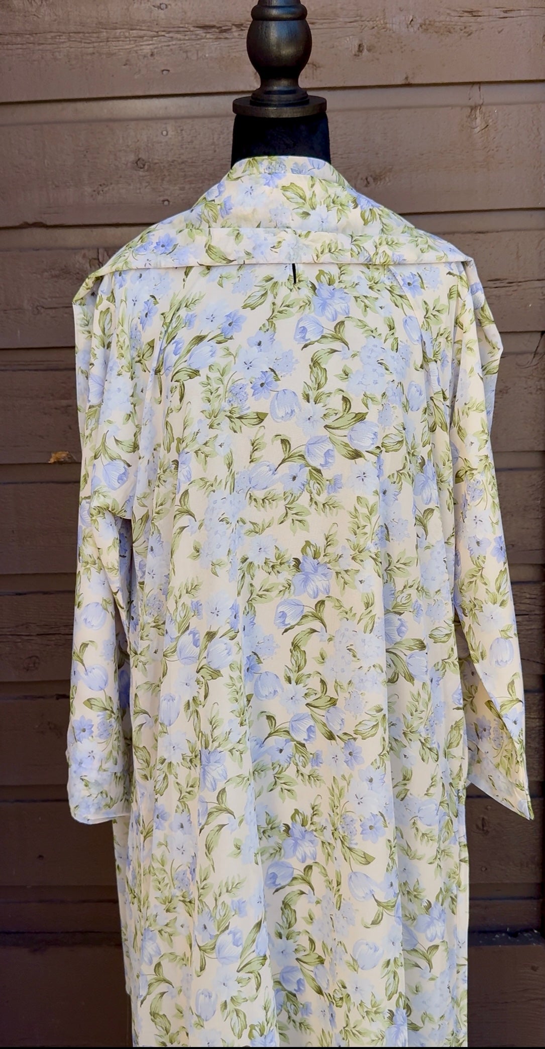 Antique garden (closed abaya)