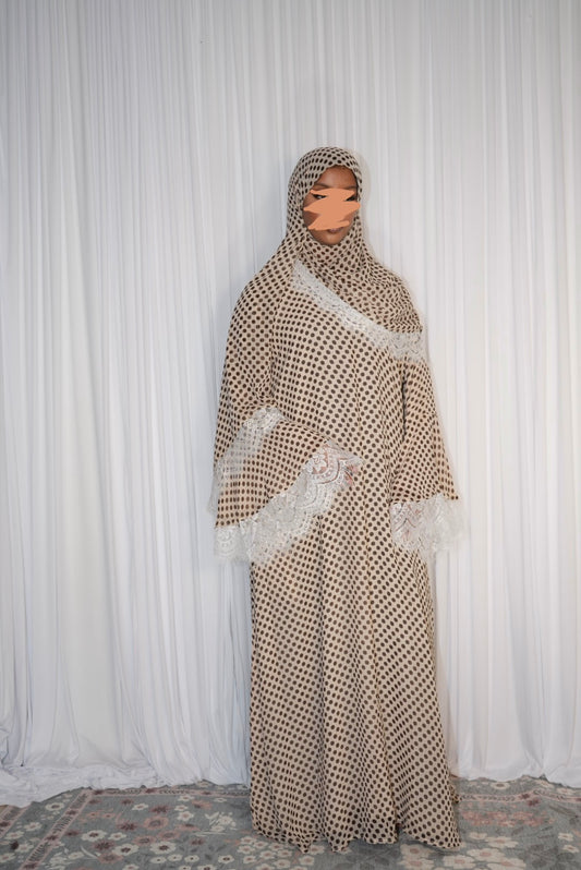 Cream polka (closed abaya)