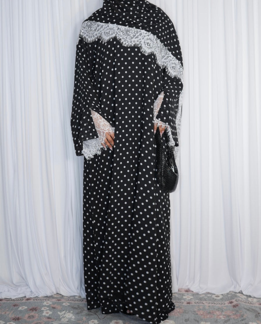Lace noir ( closed abaya)
