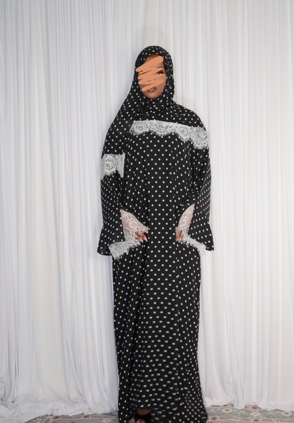 Lace noir ( closed abaya)